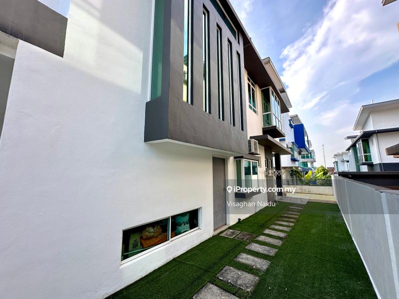Bungalow House untuk Dijual di Bandar Country Homes, Rawang oleh Visaghan Naidu - iProperty.com.my