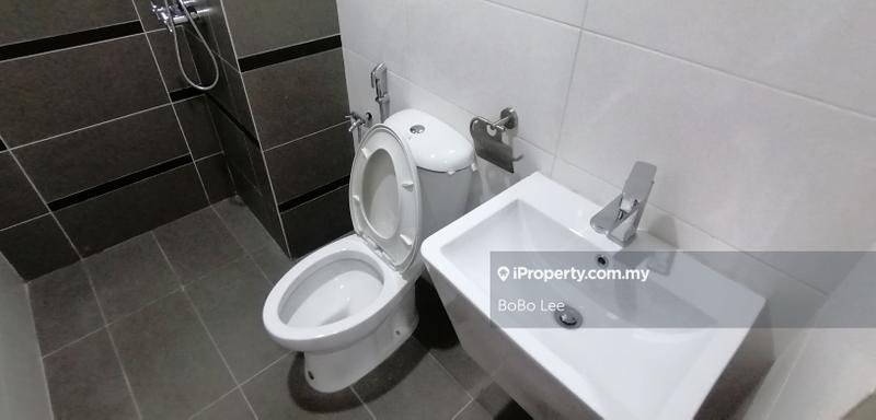 4.5-storey Terraced House for Sale in Happy Garden, Kuchai Lama by BoBo Lee - iProperty.com.my