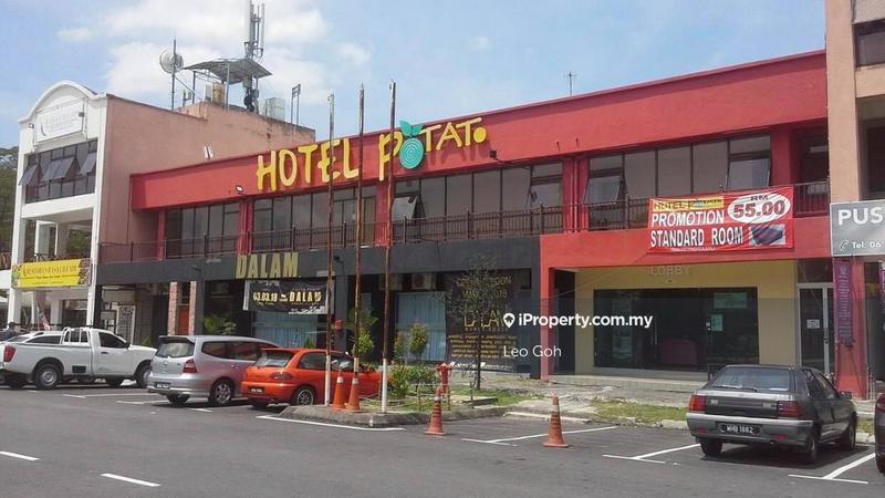 For Sale - Seremban 2 Lake view Square 26x80 facing mainroad Hightraffic freehold