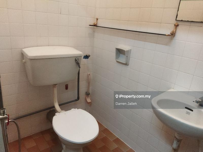 Semi-Detached House for Sale in Permai Jaya, Tanjung Bungah by Darren Jalleh - Master bedroom attached master toilet - iProperty.com.my