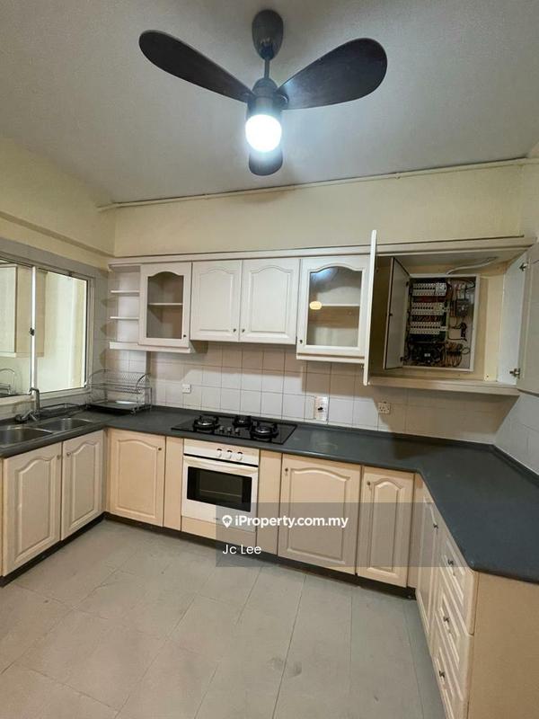Condominium untuk Disewa di Bungaraya Condominium oleh Jc Lee - Kitchen - iProperty.com.my