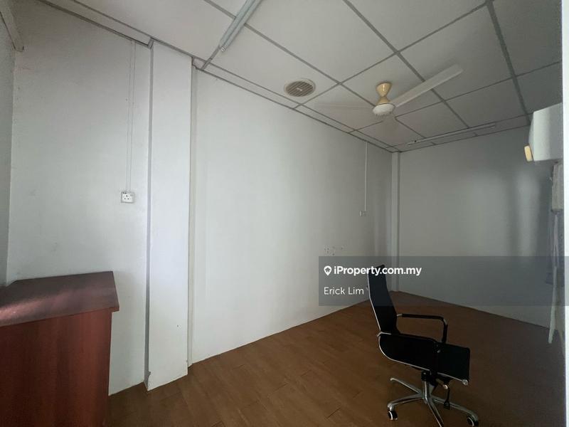 Kilang Teres untuk Dijual di Taman Teknologi Cheng, Cheng oleh Erick Lim - iProperty.com.my