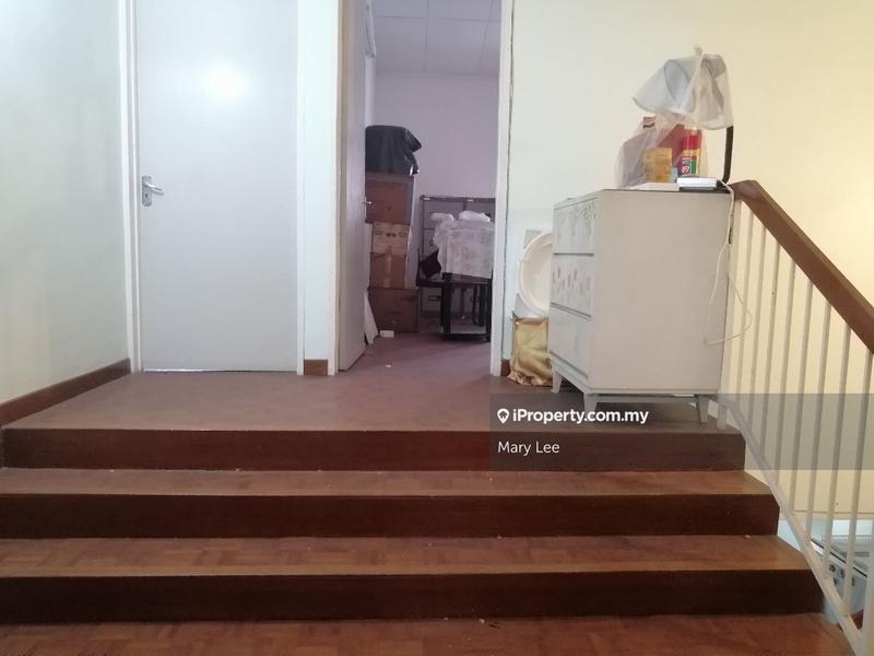 Semi-Detached House untuk Dijual di Mount Erskine, Tanjung Tokong oleh Mary Lee - Up to master bedroom - iProperty.com.my