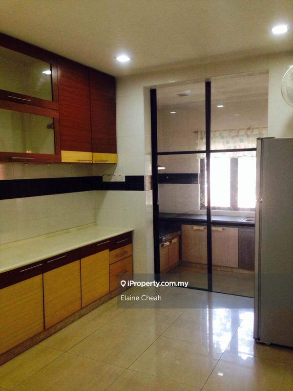 Rumah Berkembar untuk Dijual di Sierra Damansara, Kota Damansara oleh Elaine Cheah - iProperty.com.my