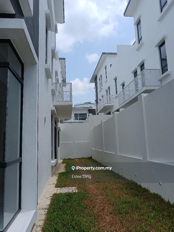Rumah Berkembar untuk Dijual di Abadi Heights, Puchong oleh Estee Ding - iProperty.com.my