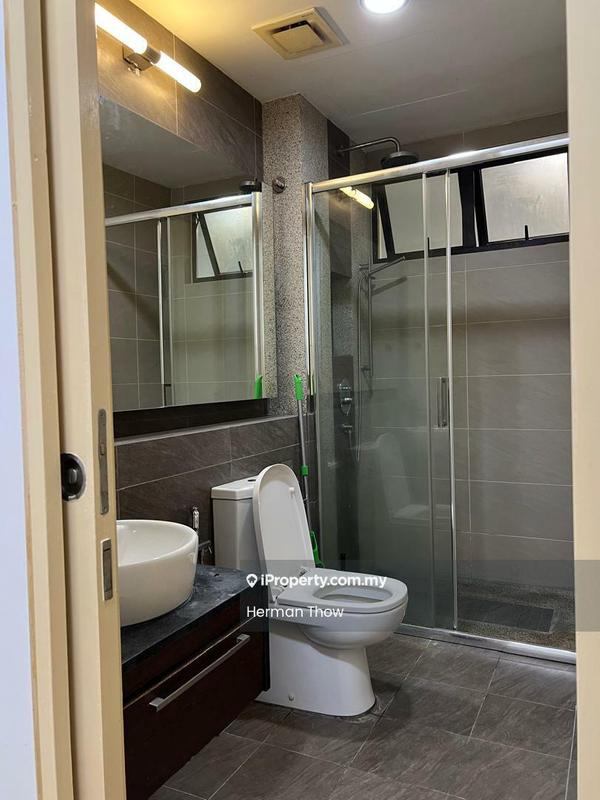 Kediaman Servis untuk Dijual di Isola oleh Herman Thow - Bathroom - iProperty.com.my