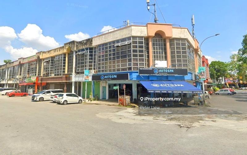 For Sale - ROI 4% Above CORNER LOT AT BANDAR PINGGIRAN SUBANG, JALAN BULAN U5, FULLY TENANTED, GOOD BUY