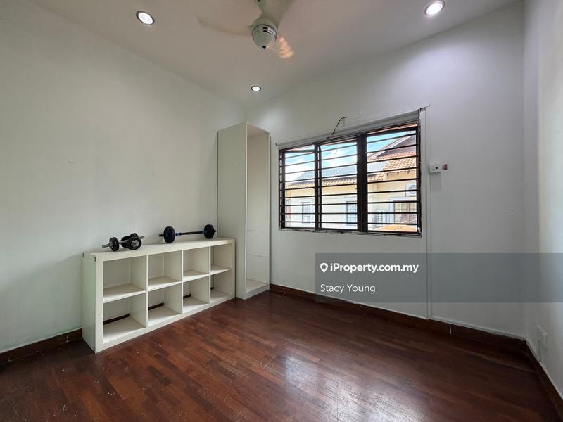 Rumah Berkembar untuk Dijual di Bandar Sungai Long, Selangor oleh Stacy Young - iProperty.com.my