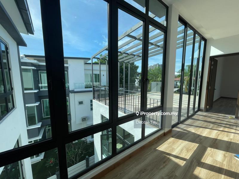 Banglo untuk Dijual di Taman Equine, Seri Kembangan oleh Debbie Tey - iProperty.com.my
