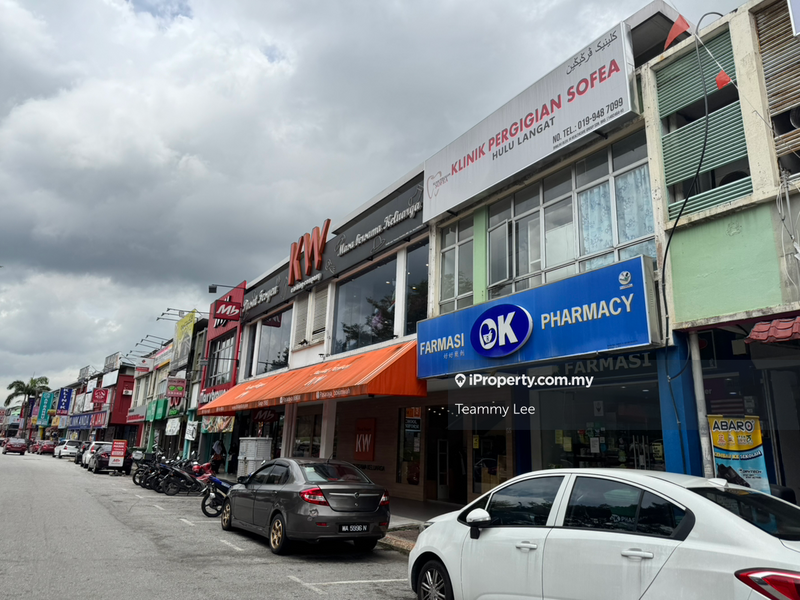 For Sale - ROI 4.4% Mainroad 2sty Shop Lagenda Suria, Hulu Langat