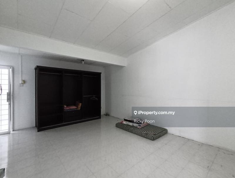 Rumah Teres 2-Tingkat untuk Dijual di Taman Sungai Besi Indah, Seri Kembangan oleh Ricky Poon - iProperty.com.my