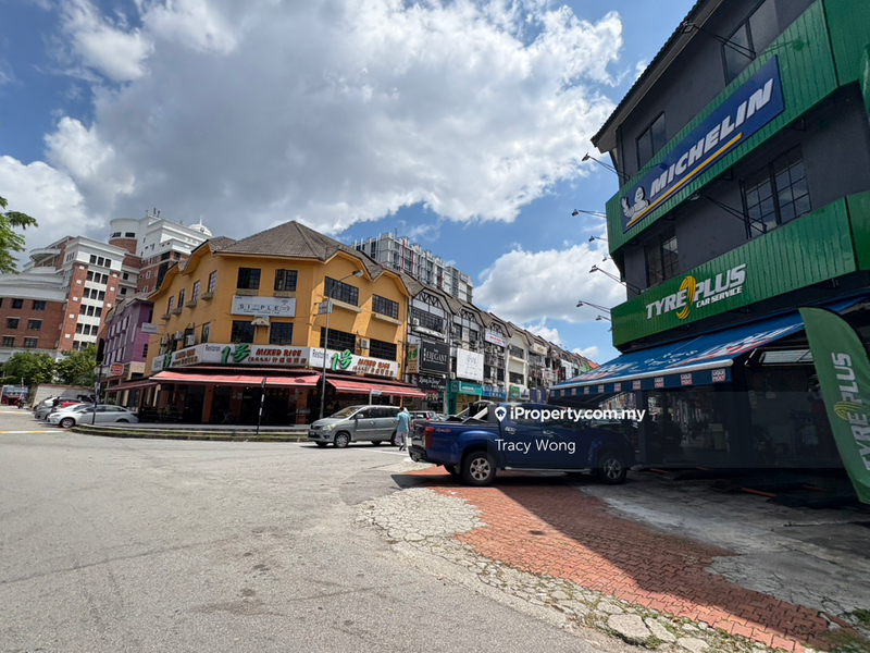 For Rent - Ground Floor Shoplot Located at Bandar Sungai Long For Rent !!