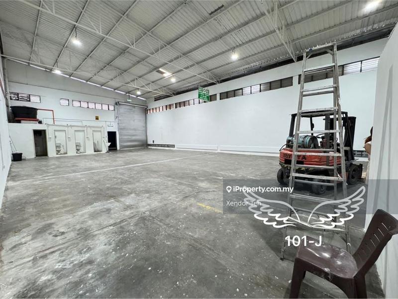 For Rent - Taman Perindustrian Pandamaran,1.5 Storey Warehouse for Rent