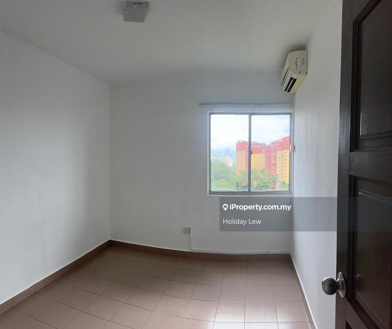 Condominium for Sale in Amadesa Resort Condominium by Holiday Lew - iProperty.com.my