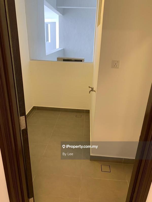 Service Residence for Rent in Molek Regency by By Lee - iProperty.com.my