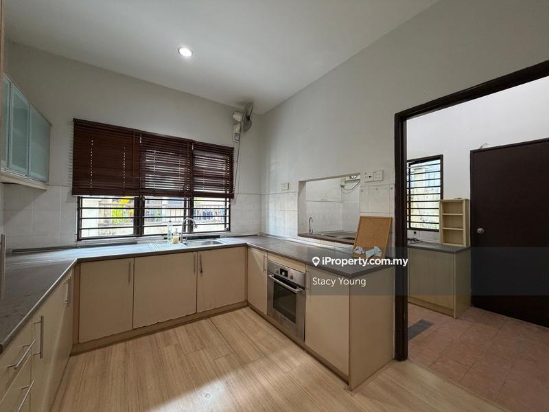 Rumah Berkembar untuk Dijual di Bandar Sungai Long, Selangor oleh Stacy Young - iProperty.com.my