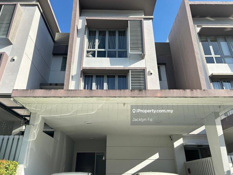 Rumah Teres 3-Tingkat untuk Dijual di Taman Equine, Seri Kembangan oleh Jacklyn Fo - iProperty.com.my