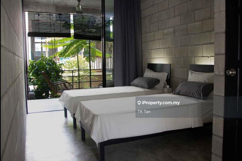 For Sale - Salak Selatan Main Road 3 Storey Shop Freehold 20x73