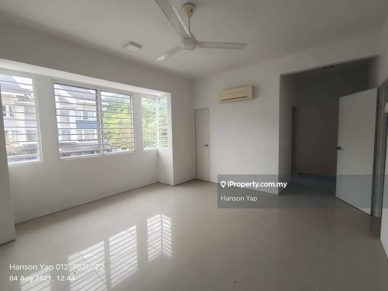 Rumah Berangkai 3 Tingkat untuk Dijual di Taman Mesra Utama, Seri Kembangan oleh Hanson Yap - iProperty.com.my