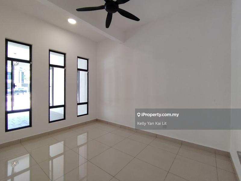 Rumah Teres 3-Tingkat untuk Dijual di Park Residence, Seri Kembangan oleh Kelly Yan Kai Lit - iProperty.com.my