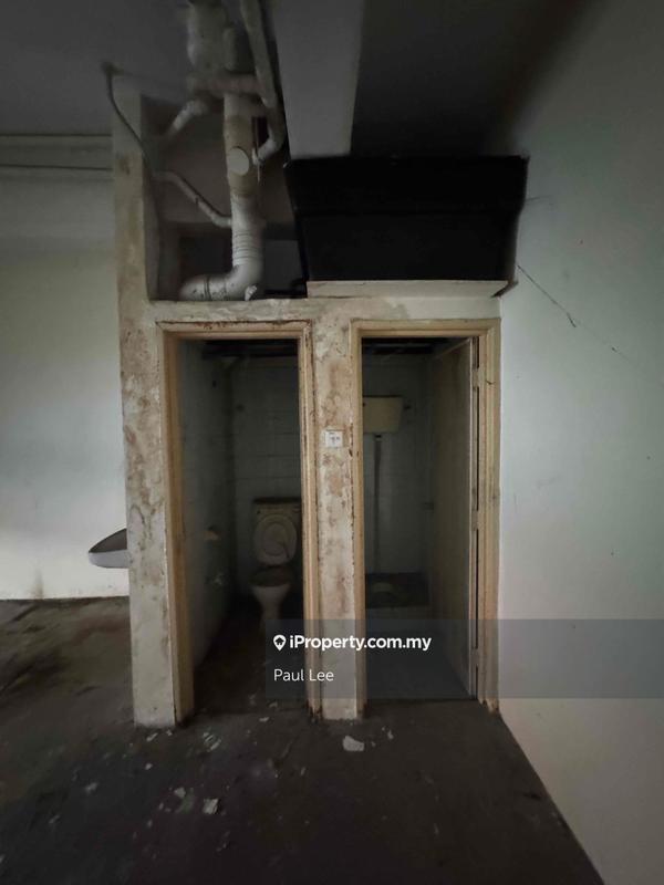 Shop for Sale in Bandar Putra Permai, Seri Kembangan by Paul Lee - iProperty.com.my