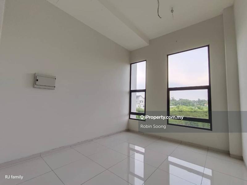 3-storey Terraced House for Sale in 8 Residence, Padang Temu, Ujong Pasir by Robin Soong - iProperty.com.my