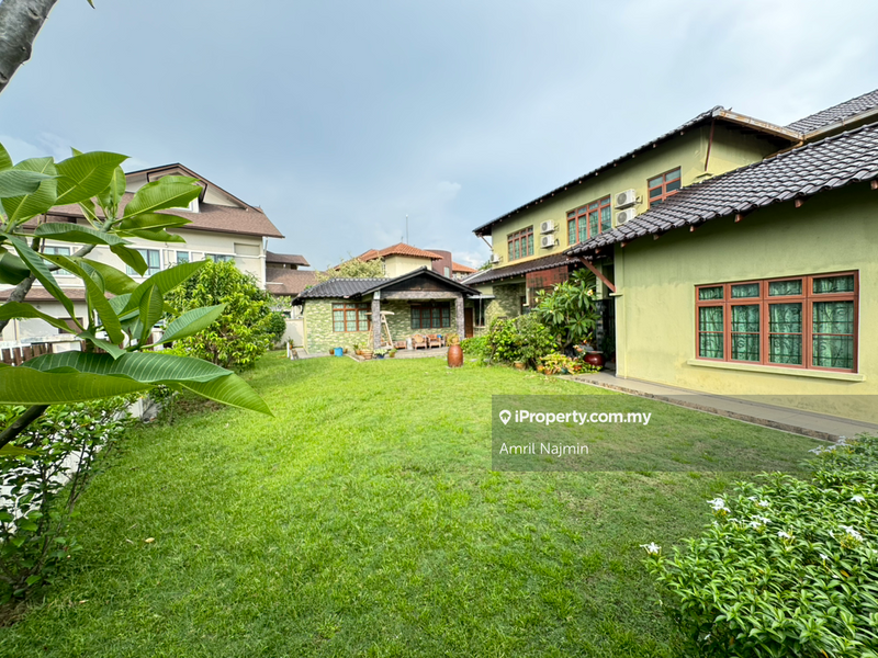 Bungalow House for Sale in Seksyen 8, Shah Alam by Amril Najmin - iProperty.com.my