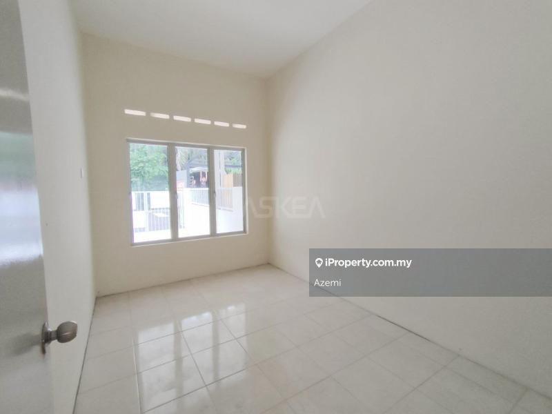 1-storey Terraced House for Sale in Taman Jenjarom Permai, Tanjong Duabelas by Azemi - iProperty.com.my