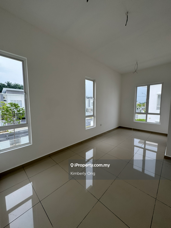 Rumah Berangkai 2 Tingkat untuk Dijual di Bayu Sutera, Bandar Sri Sendayan, Bandar Sri Sendayan oleh Kimberly Ong - iProperty.com.my