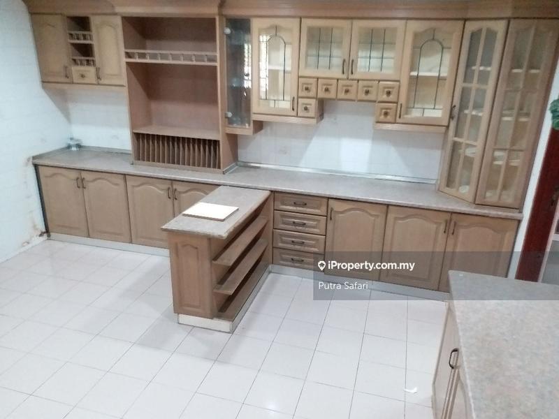Rumah Berkembar untuk Dijual di Seksyen 9, Shah Alam oleh Putra Safari - iProperty.com.my