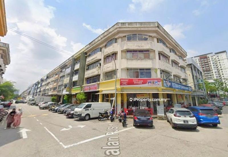 For Sale - ROI 5.2% BIG CORNER SHOP FACING MAIN ROAD, GOOD BUY, Taman Petaling, Petaling Utama. Fully tenanted