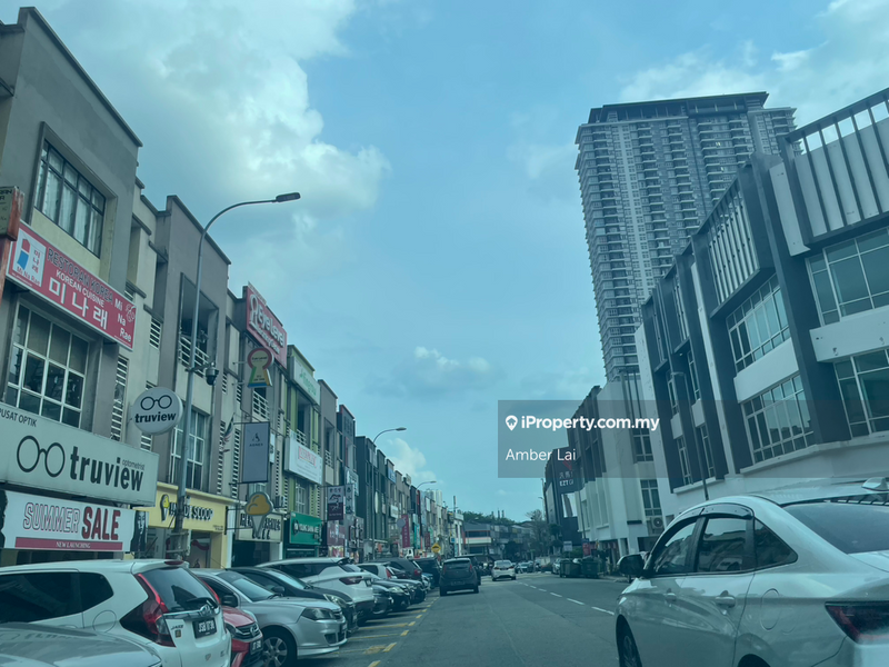 For Rent - 3 Storey Corner Shop