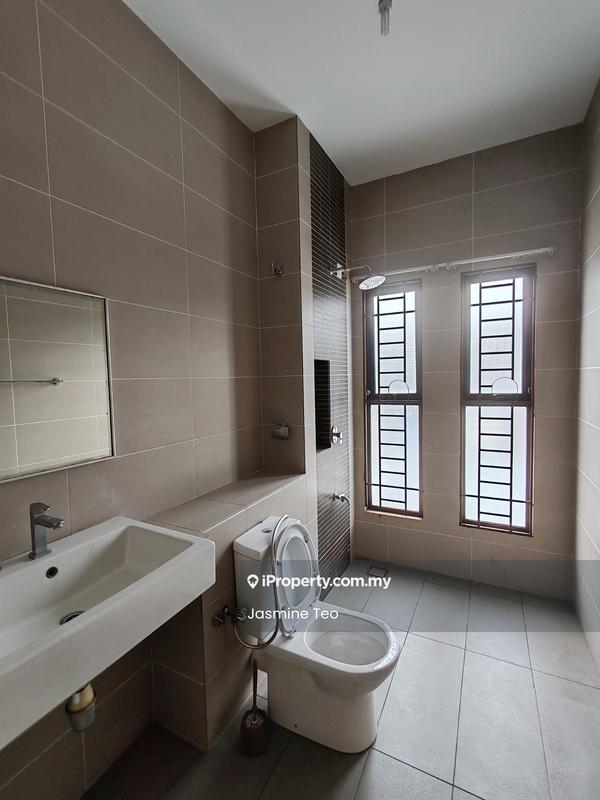 Rumah Berangkai 2 Tingkat untuk Dijual di Bandar Bukit Raja, Klang oleh Jasmine Teo - Bathroom - iProperty.com.my
