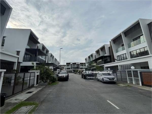 Rumah Berangkai 2.5 Tingkat untuk Dijual di Abadi Heights, Puchong oleh Gordan Wong - iProperty.com.my
