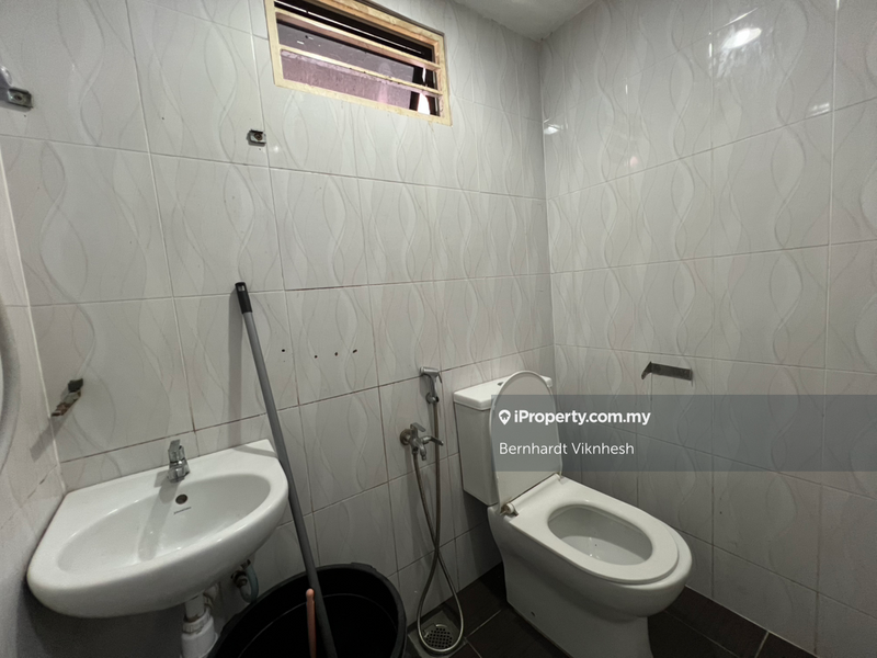 1-storey Terraced House for Sale in Seksyen 8, Petaling Jaya by Bernhardt Viknhesh - iProperty.com.my