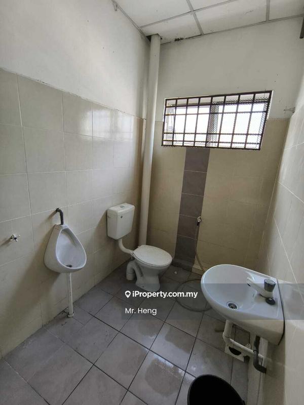Kedai untuk Disewa di Halaman Meru Permai, Ipoh oleh Mr. Heng - Bathroom - iProperty.com.my