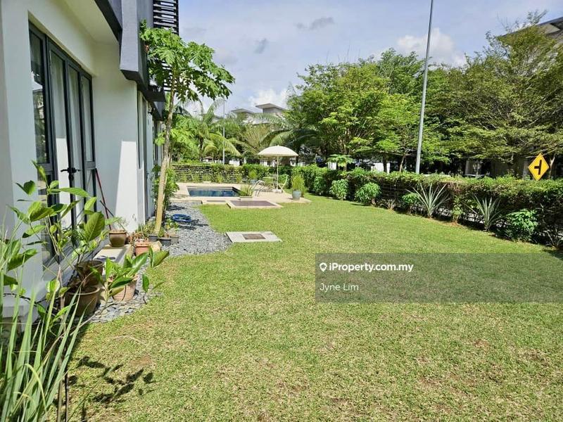 Semi-Detached House for Rent in 3 Storey Lakeview Twin Villa Corner with Pool at P, Putrajaya by Jyne Lim - iProperty.com.my