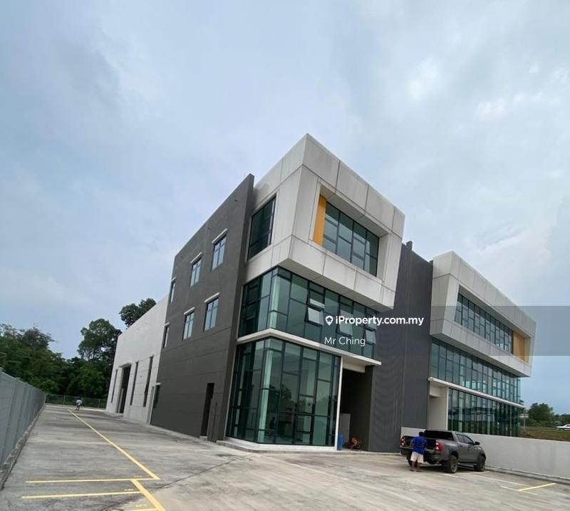 For Rent - Detached Factory Warehouse Taman industrial UB next Rawang Toll