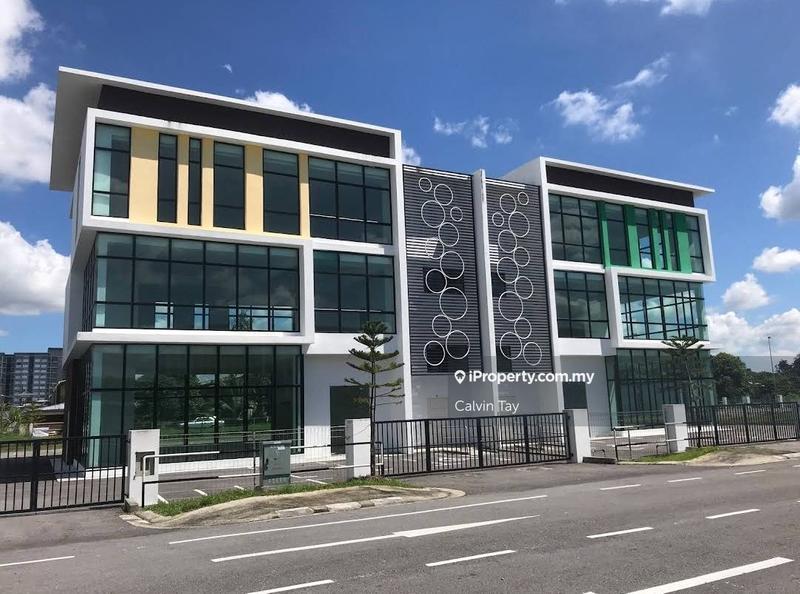 For Sale - 3 Storey Semi D Commercial Showroom (6% ROI Rental Yield) at Bintawa, Pending