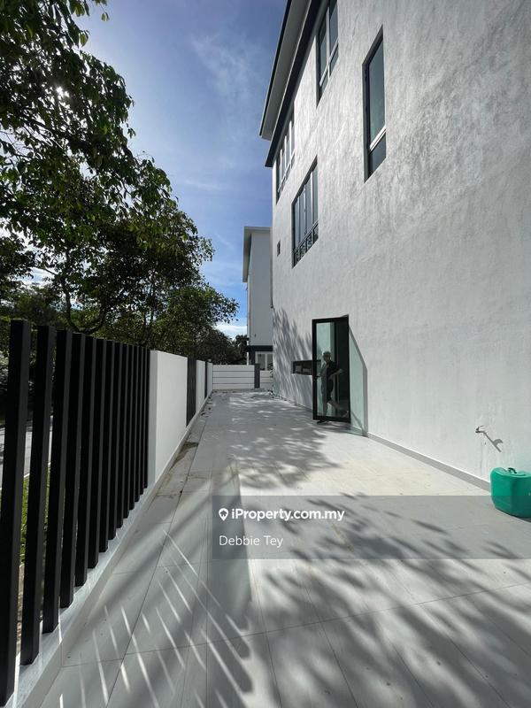 Banglo untuk Dijual di Taman Equine, Seri Kembangan oleh Debbie Tey - iProperty.com.my