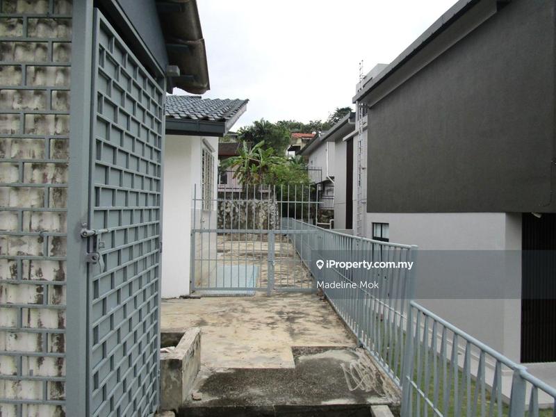 Banglo untuk Dijual di Taman Desa, Kuala Lumpur oleh Madeline Mok - Side Exterior - iProperty.com.my