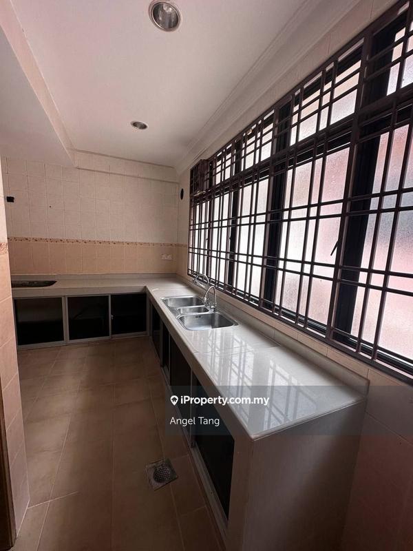 Rumah Berangkai 2.5 Tingkat untuk Dijual di BU 6,Near park, Bandar Utama, Ample parking, Bandar Utama oleh Angel Tang - iProperty.com.my