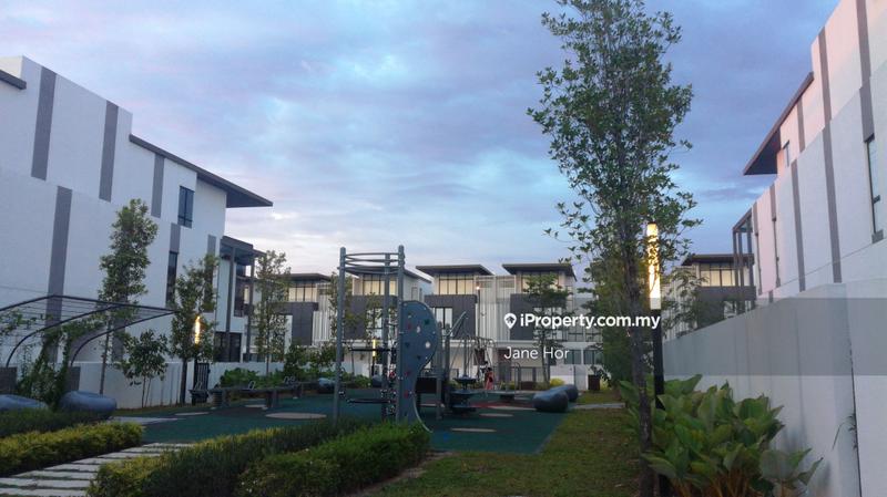 Rumah Berangkai 3 Tingkat untuk Dijual di 16 Sierra, Puchong oleh Jane Hor - iProperty.com.my