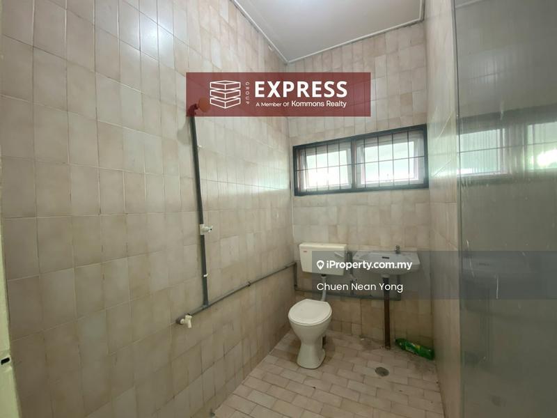 Rumah Berkembar untuk Dijual di Riam, Miri oleh Sam Yong - Bathroom - iProperty.com.my