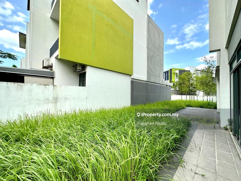 Bungalow House for Sale in Bandar Country Homes, Rawang by Visaghan Naidu - iProperty.com.my