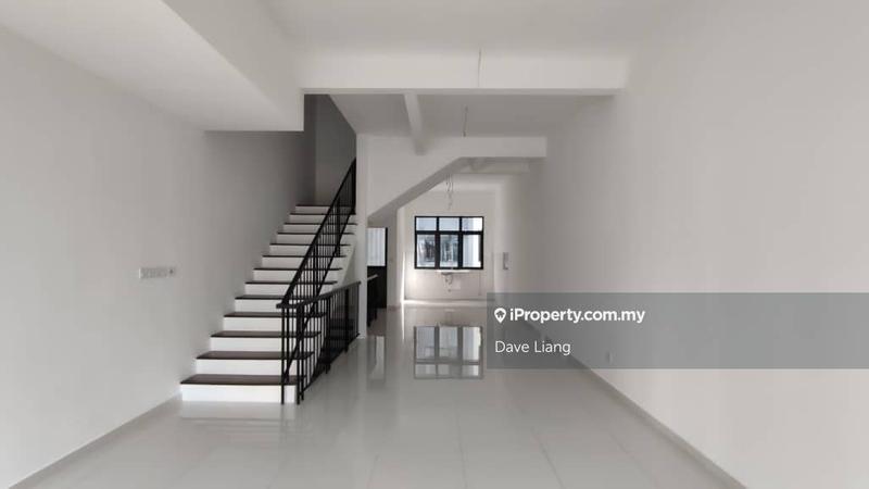 4-storey Terraced House for Sale in Taman Bukit Serdang, Seri Kembangan by Dave Liang - iProperty.com.my