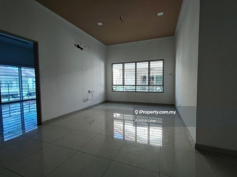 Rumah Berkembar untuk Dijual di Taman Equine, Seri Kembangan oleh Arnica Low - iProperty.com.my