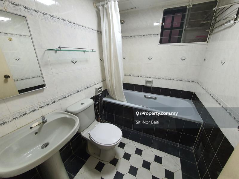 Rumah Bandar untuk Dijual di Ampang Hilir, Ampang oleh Siti Beeb - iProperty.com.my