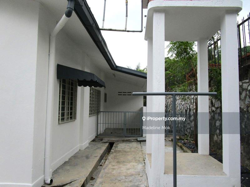Banglo untuk Dijual di Taman Desa, Kuala Lumpur oleh Madeline Mok - Side Exterior - iProperty.com.my