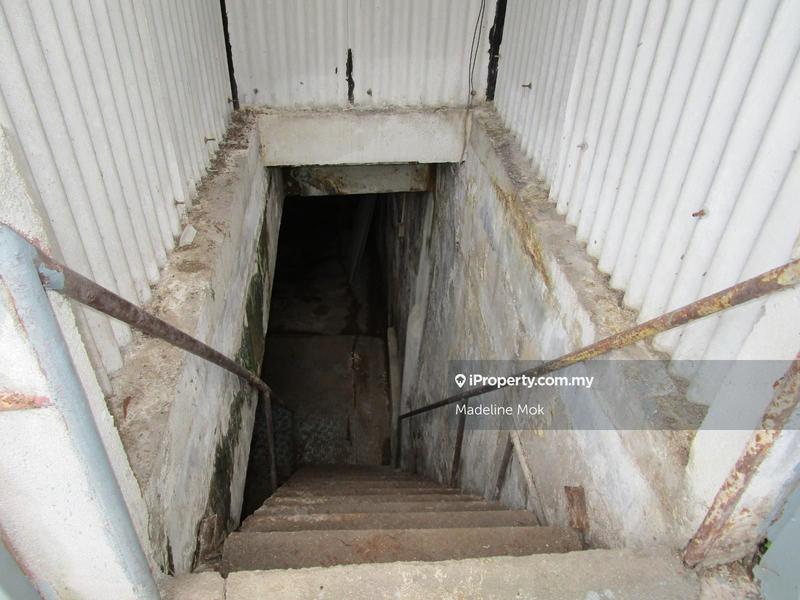 Banglo untuk Dijual di Taman Desa, Kuala Lumpur oleh Madeline Mok - Staircase to Basement - iProperty.com.my